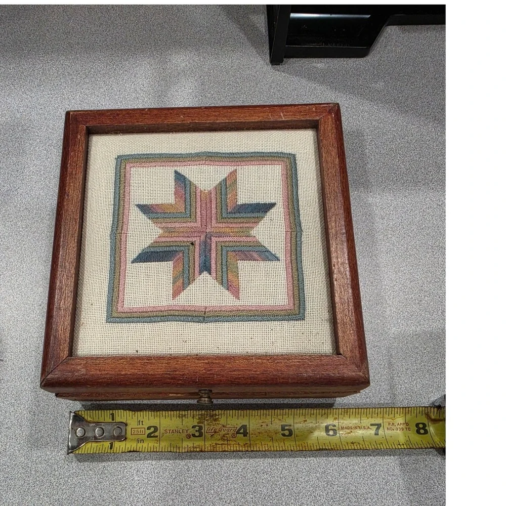 Vintage Lynne Tomlinson Amish Betsy Box Star Needlepoint Wood Keepsake 1995